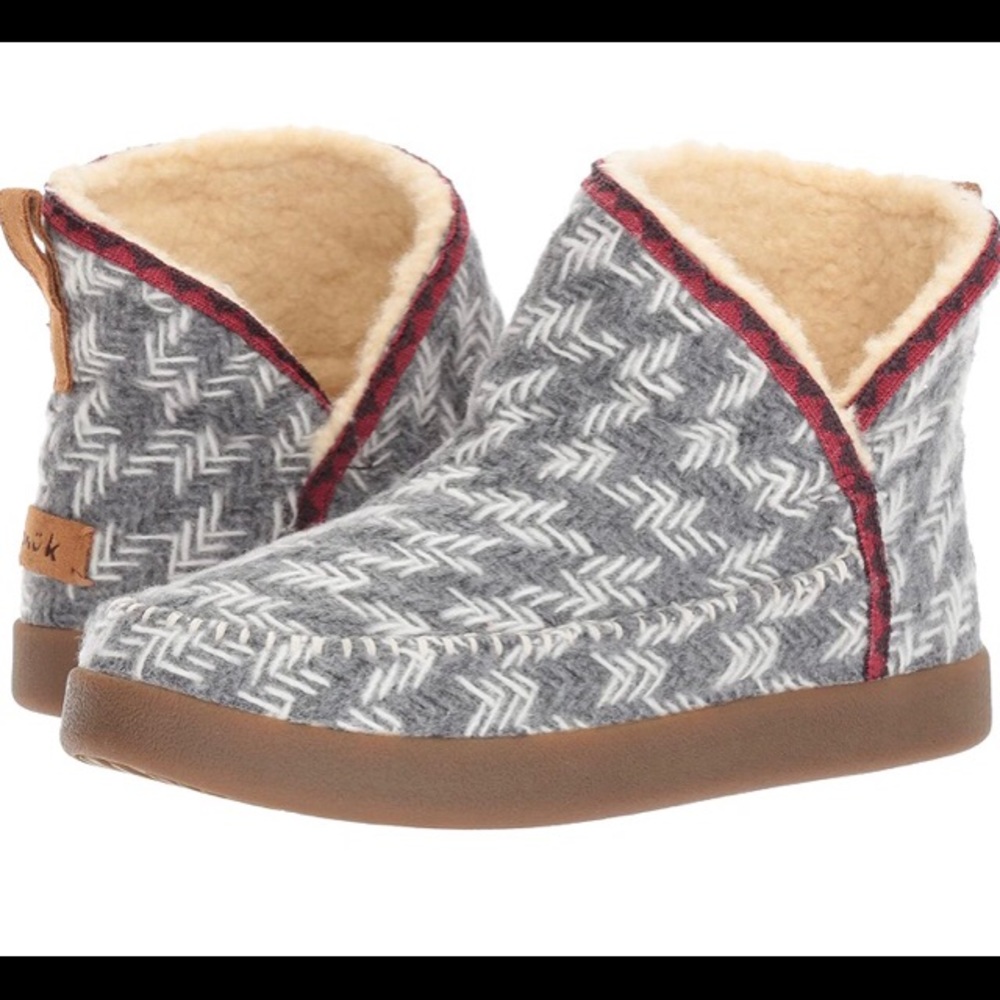 Sanuk nice bootah boots
